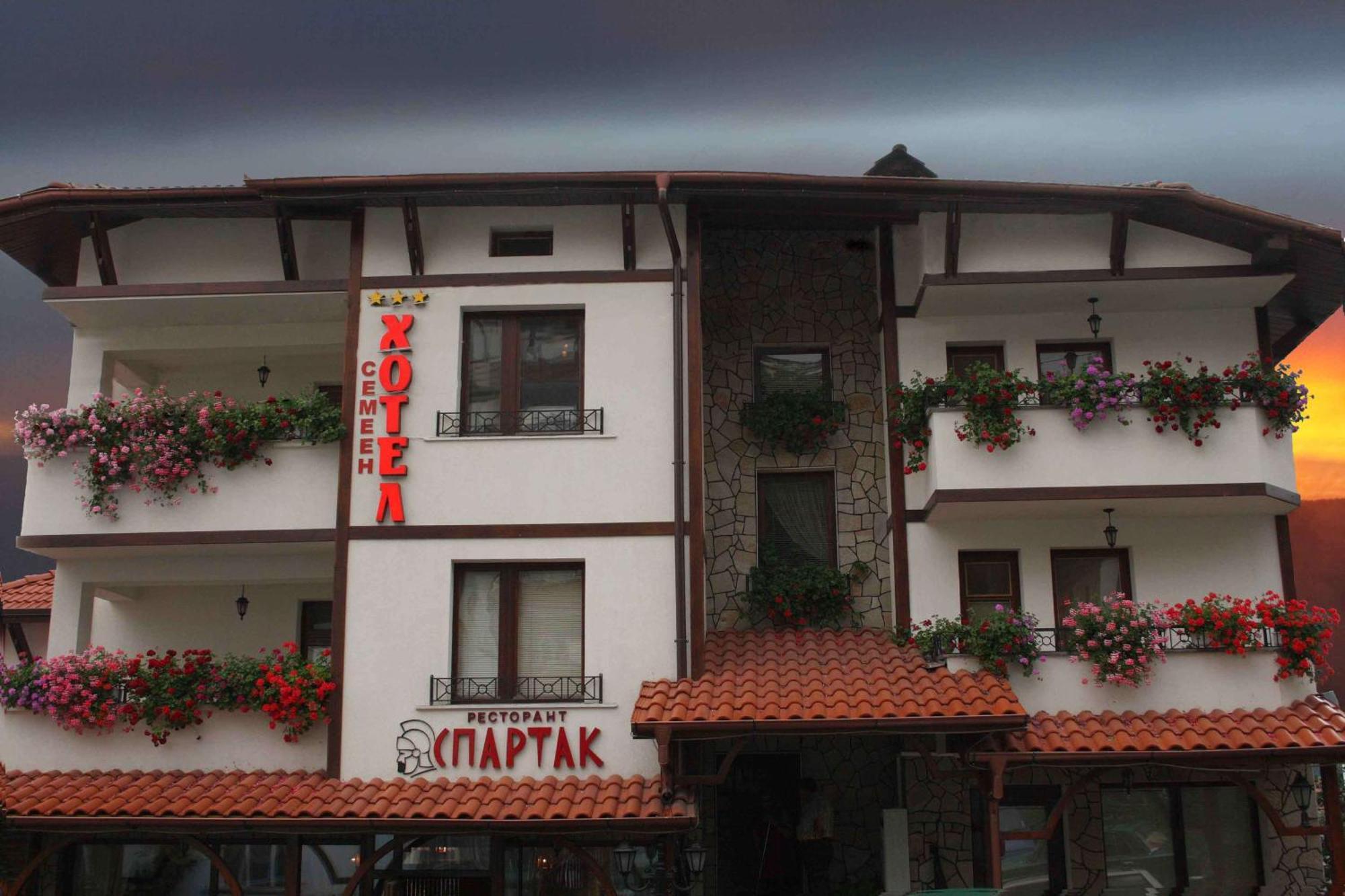 Spartak Family Hotel Smolyan Ngoại thất bức ảnh